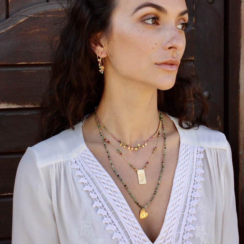Collier doré multi pierres et pendentif plaque demi soleil -