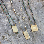 Collier cordon doré pierres et plaque soleil
