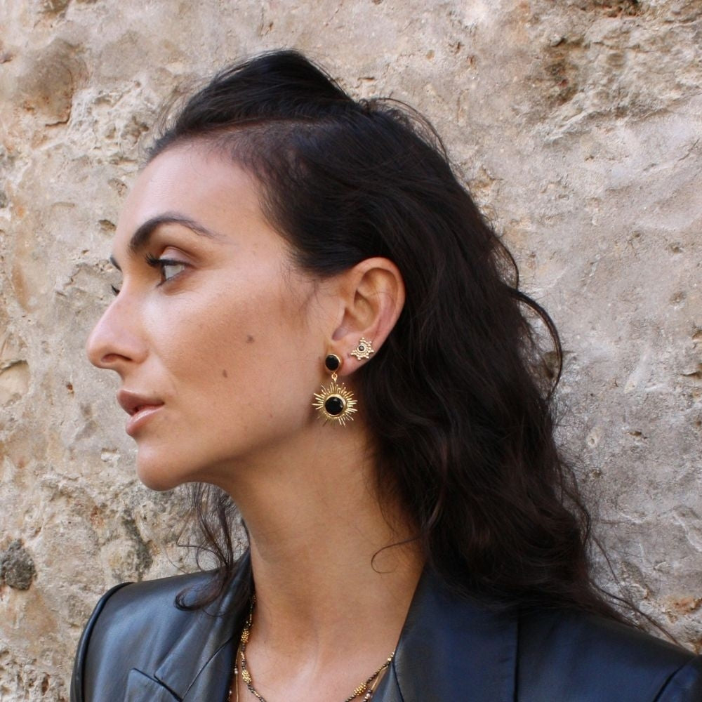 Boucles dorées soleil pierre
