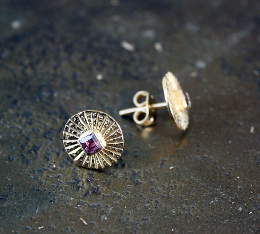 Boucles dorées rond strié et pierre - TOURMALINE