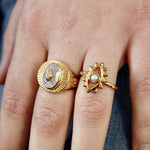 Bague dorée martelée et oeil pierre