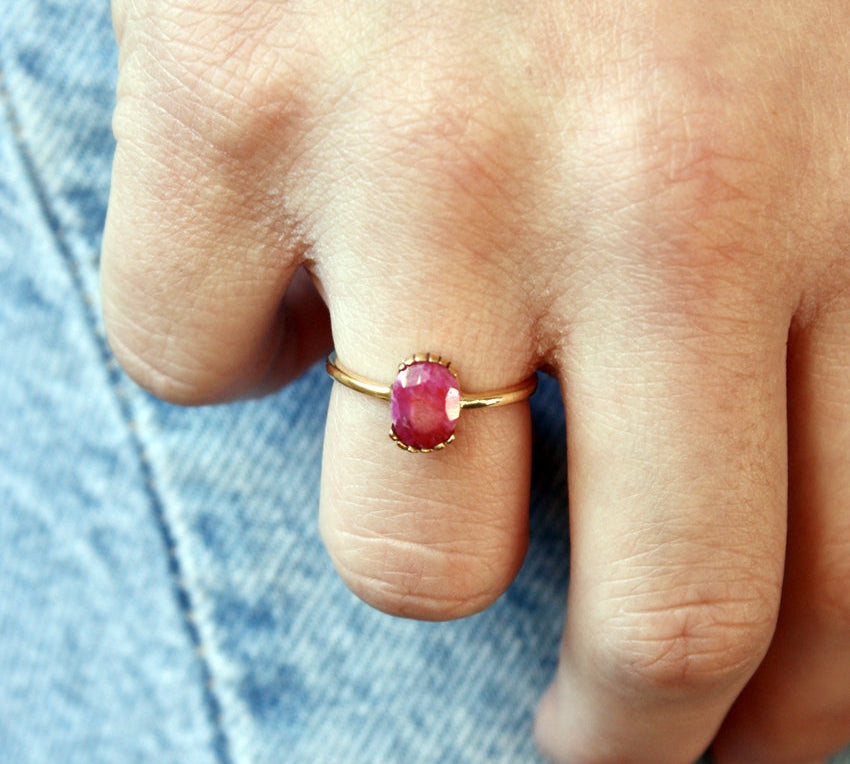 Bague dorée pierre ovale serti ouvert - 50 / RUBIS