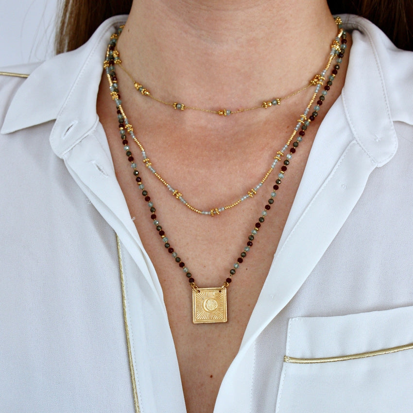 Collier cordon doré pierres et plaque soleil