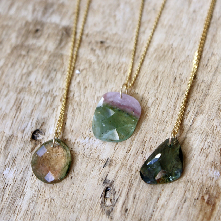Collier or 18k et tourmaline