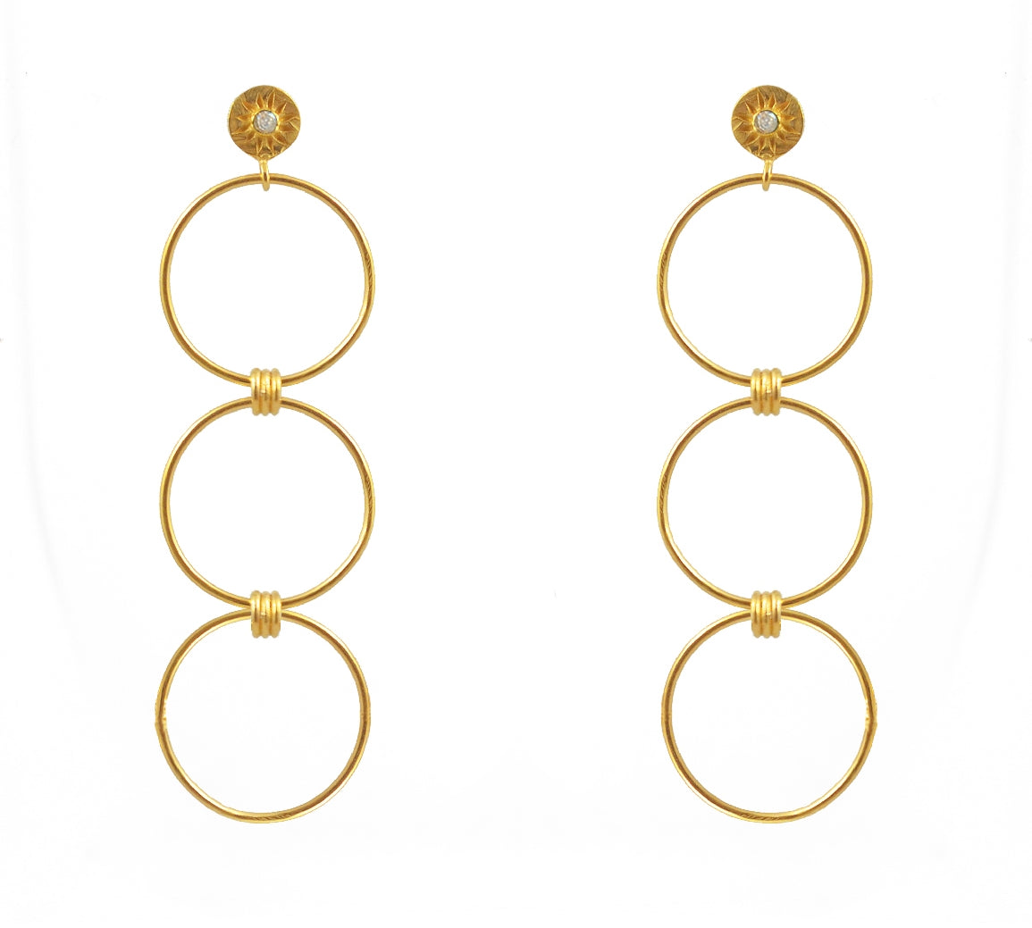 Boucles dorées anneaux soleil et pierre - ZIRCON BLANC