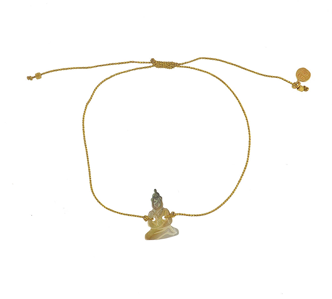 Bracelet doré et bouddha en nacre