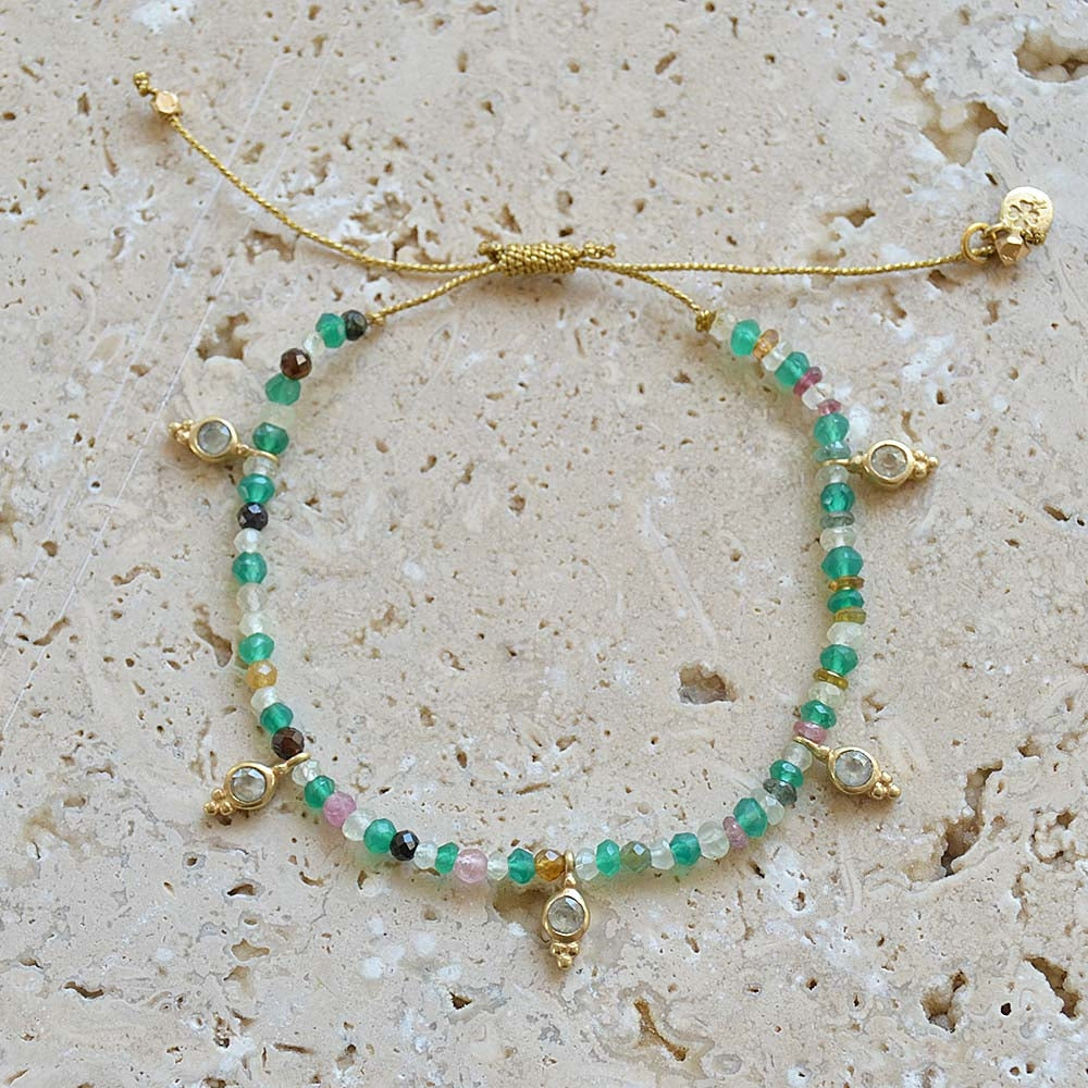 Bracelet cordon avec pierres et pampilles en pierre