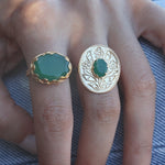 Bague dorée gravée fleur et pierre - 52 / ONYX VERTE