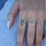 Bague dorée texturée pierre cabochon