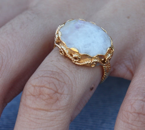 Bague dorée XXL et piere ovale - 50 / PIERRE DE LUNE