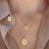 Collier doré pendentif oeil gravé