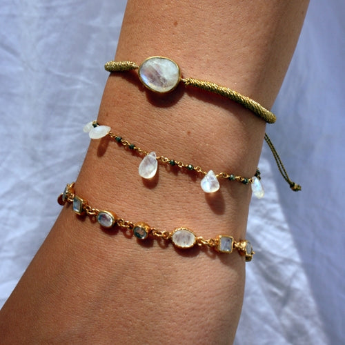 Bracelet doré gouttes pierres