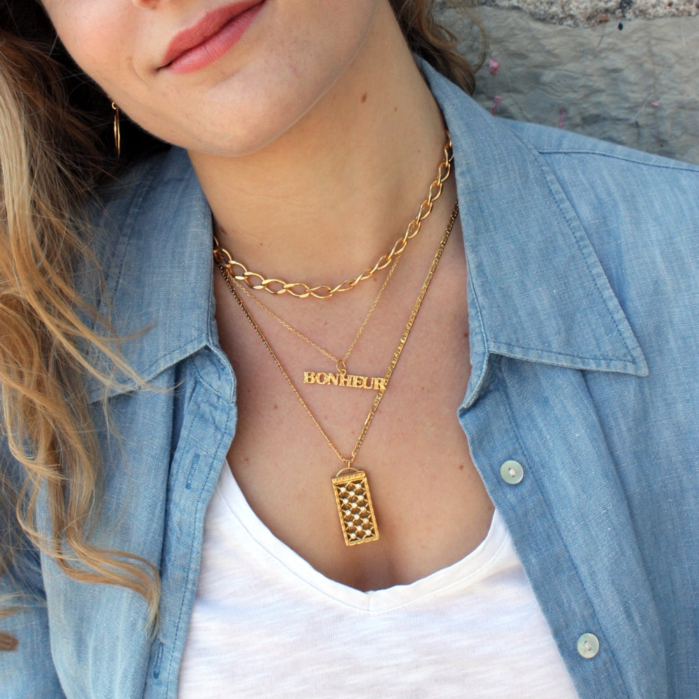 Collier doré pendentif martelé bonheur