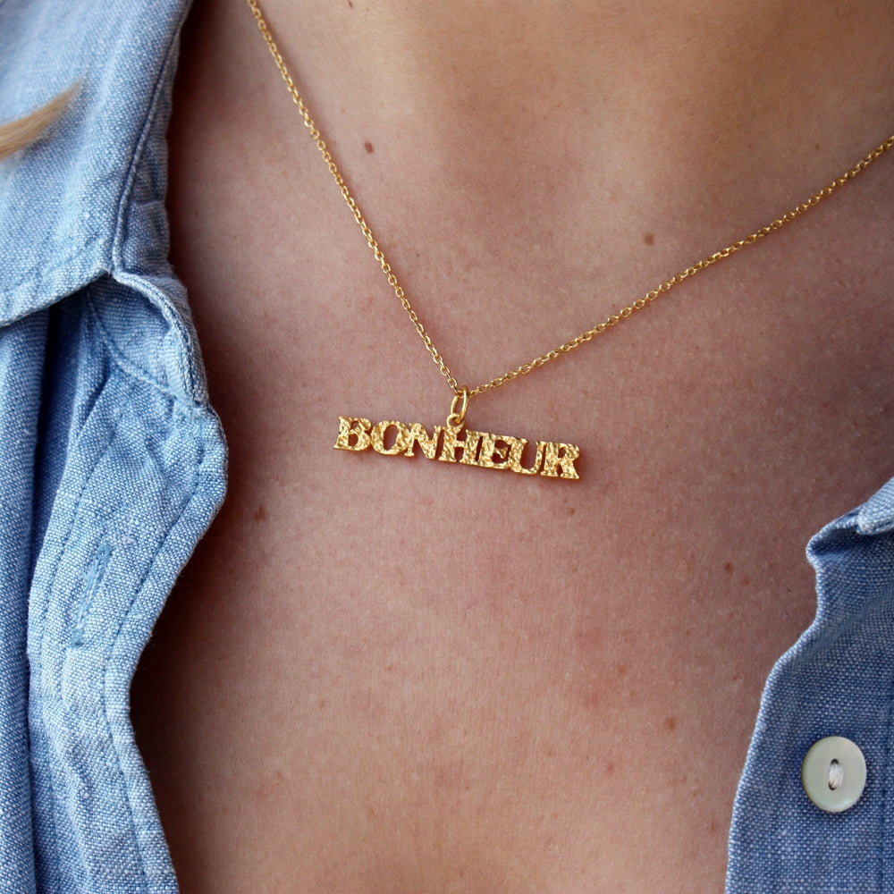 Collier doré pendentif martelé bonheur
