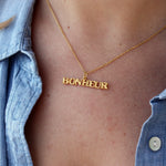 Collier doré pendentif martelé bonheur
