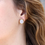 Boucles puces dorées pierre cabochon - PIERRE DE LUNE