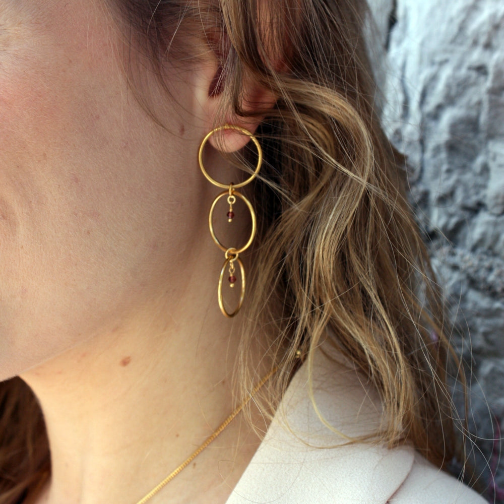 Boucles dorées anneaux et pierre - GRENAT