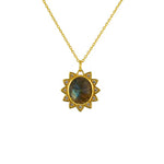 Collier doré pendentif soleil pierre facettée et zircons -