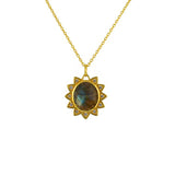 Collier doré pendentif soleil pierre facettée et zircons -
