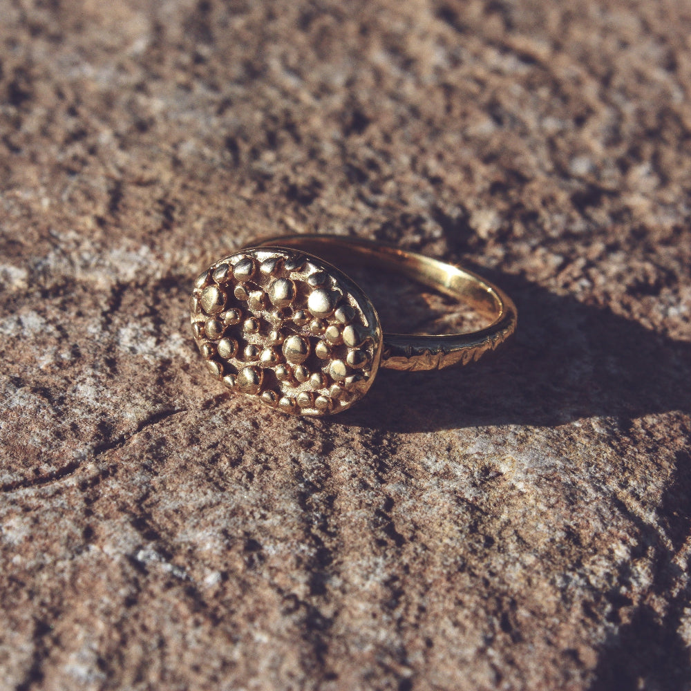 Bague dorée martelée