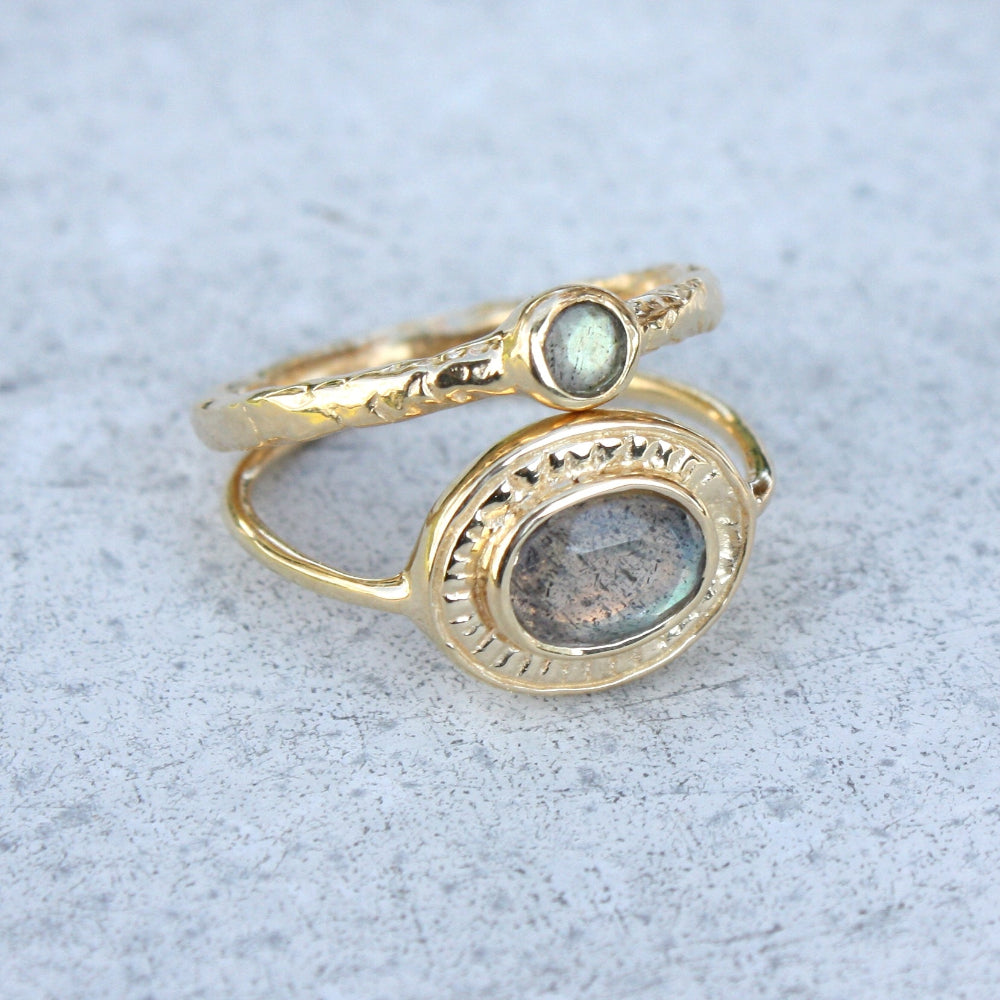 Bague dorée pierre ovale contour texturé - 50 / LABRADORITE