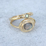 Bague dorée pierre ovale contour texturé - 50 / LABRADORITE