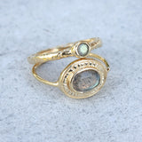 Bague dorée pierre ovale contour texturé - 50 / LABRADORITE