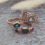 Bague dorée motifs fleurs et pierres