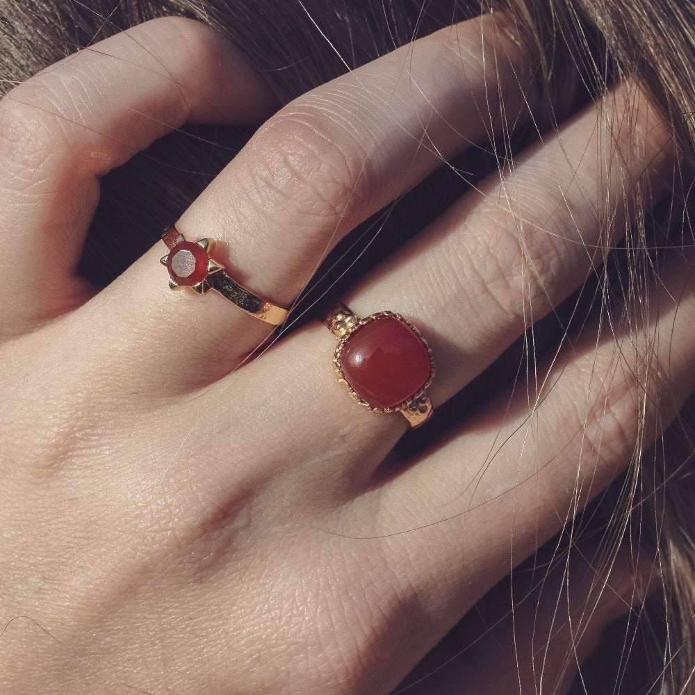 Bague dorée étoile et pierre - 52 / ONYX ROUGE