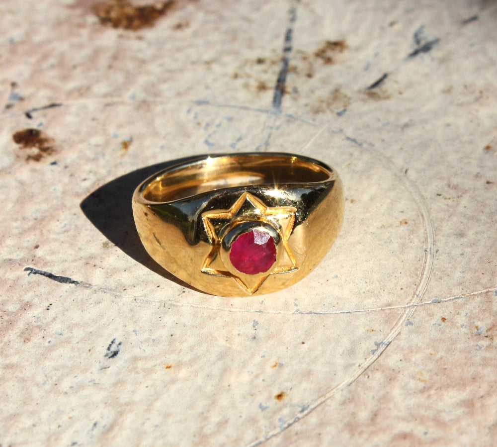 Bague dorée etoile de david et rubis - Bagues