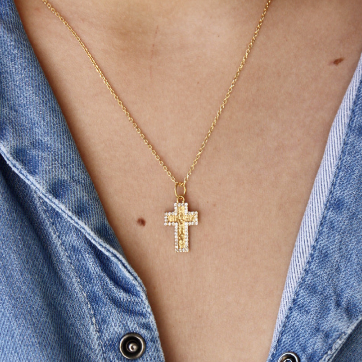 Collier croix dorée texturée et zircons - ZIRCONS BLANCS