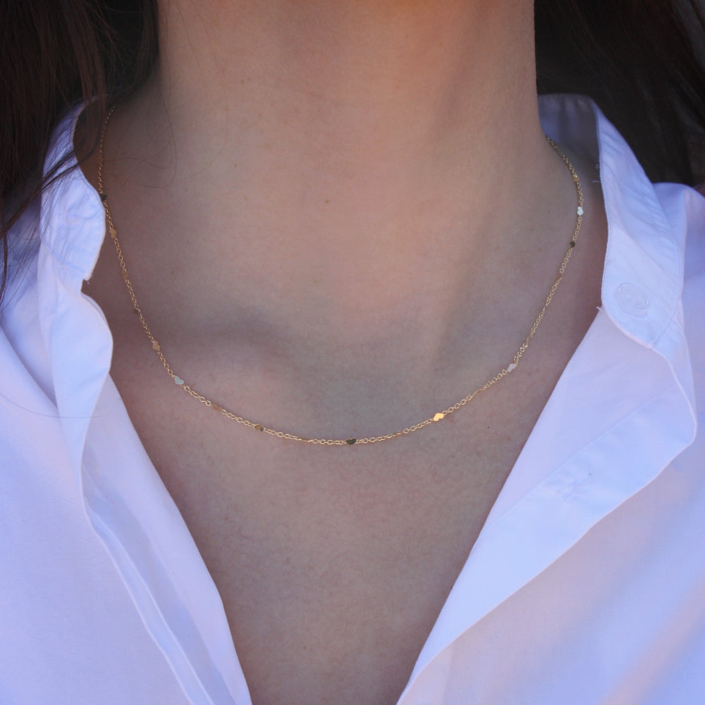 Collier doré maille détails coeurs