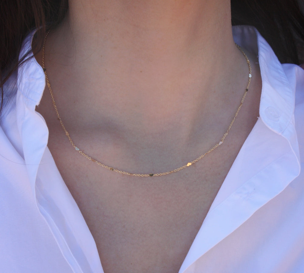 Collier doré maille détails coeurs
