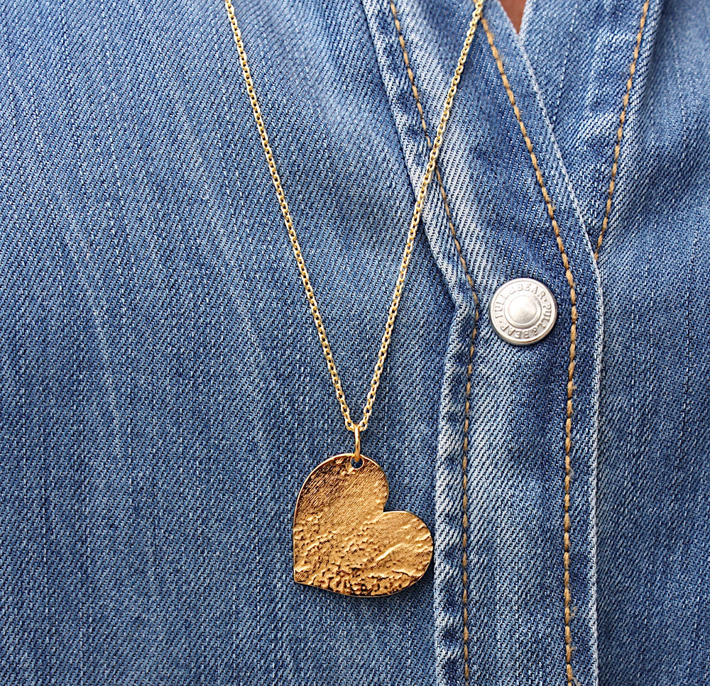 Collier grand coeur martelé doré