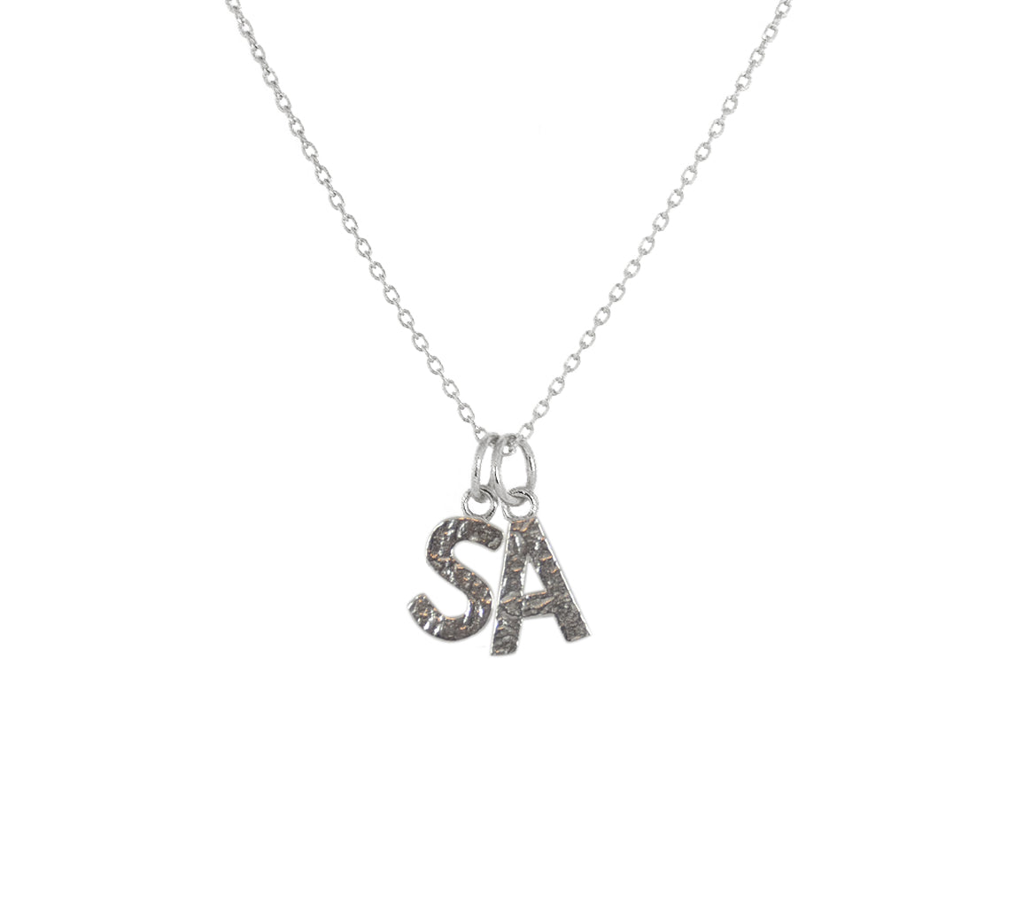 Collier argent 925 pendentif lettre martelée