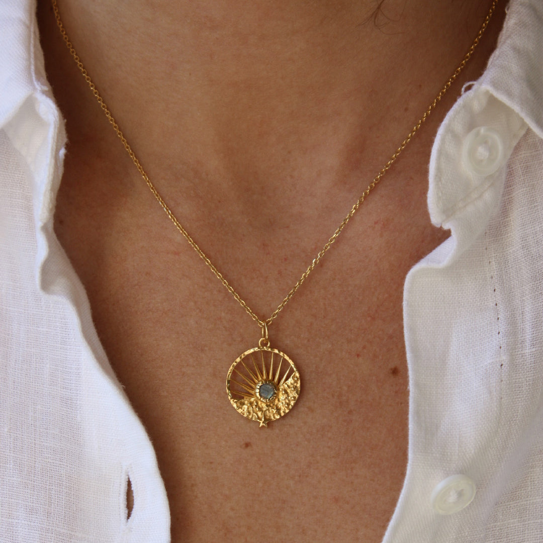 Collier doré médaille astres soleil et pierre - LABRADORITE