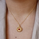 Collier doré médaille pivotante coeur pierre good karma -