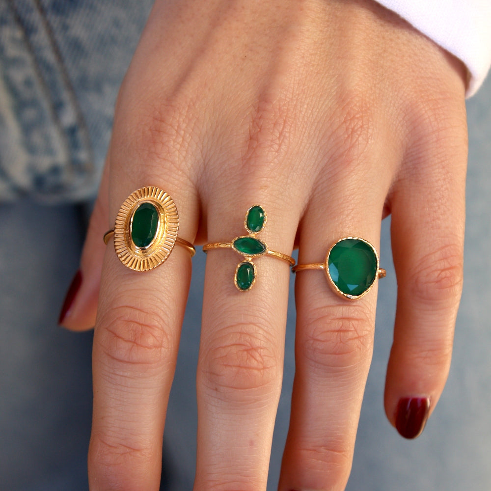 Bague dorée martelée et pierre facettée - 50 / ONYX VERTE