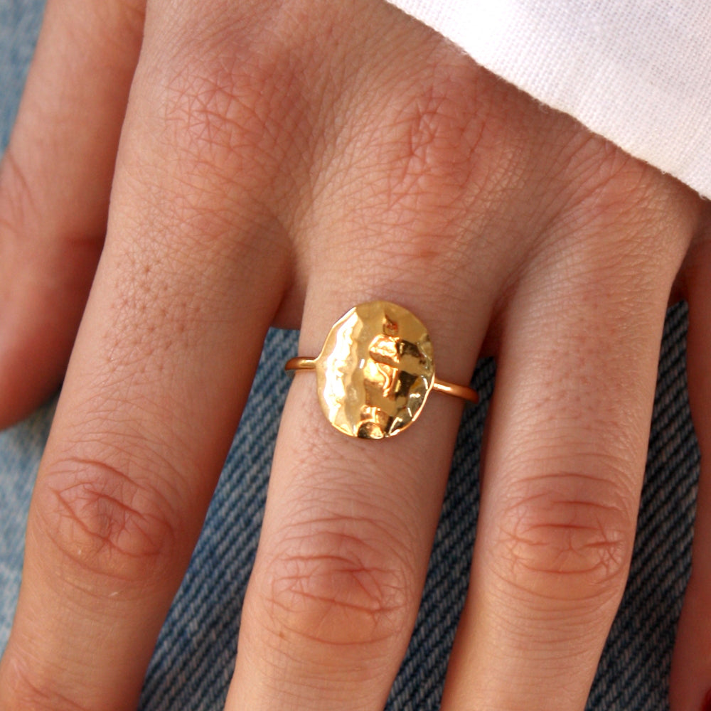 Bague dorée martelée