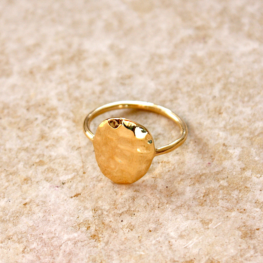 Bague dorée martelée