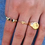 Bague ouverte dorée et pierres