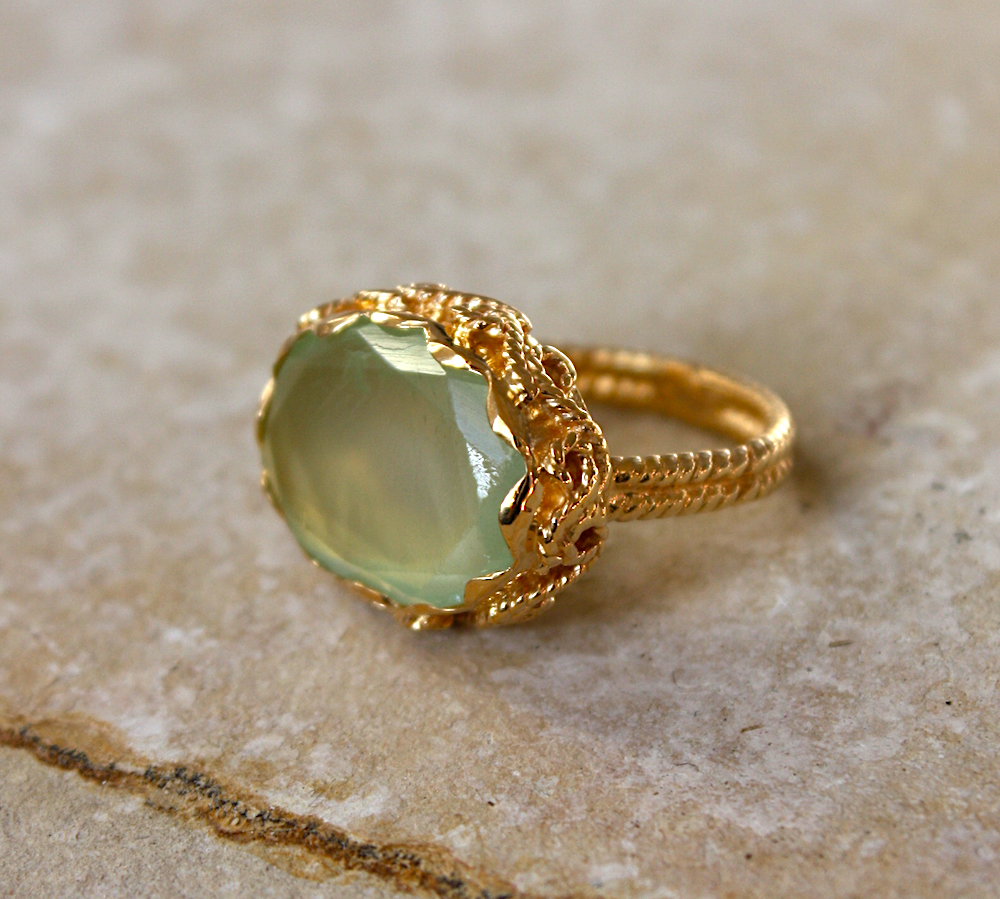 Bague dorée XXL et piere ovale - 50 / PREHNITE