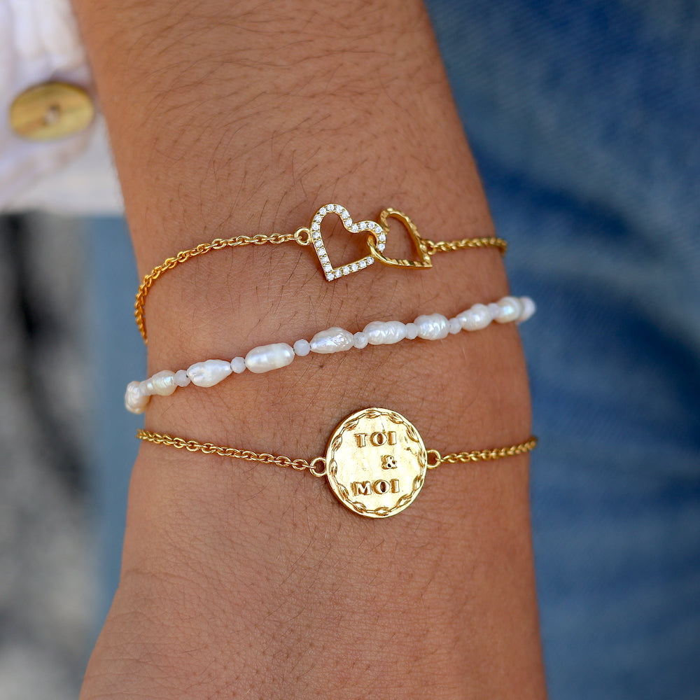 Bracelet doré et médaille martelée Toi & Moi
