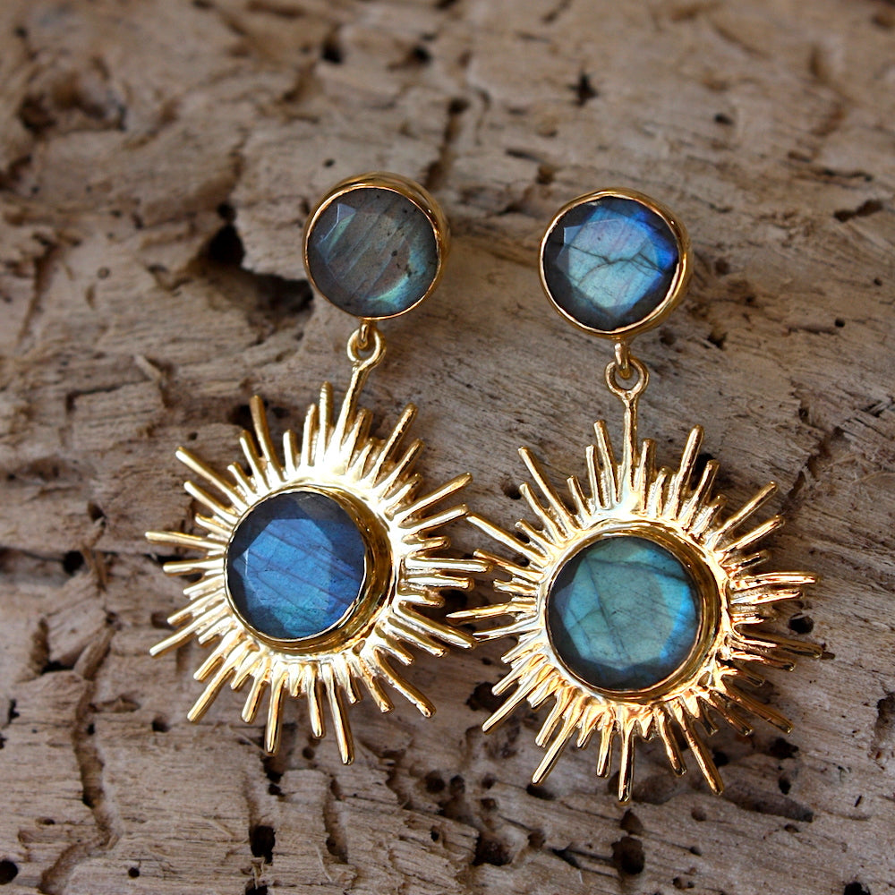 Boucles dorées soleil pierre