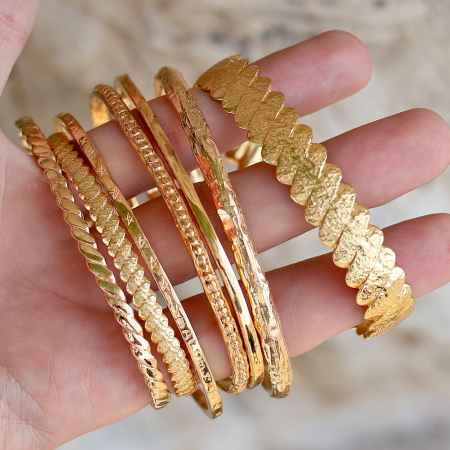 Jonc doré texturé - Bracelets