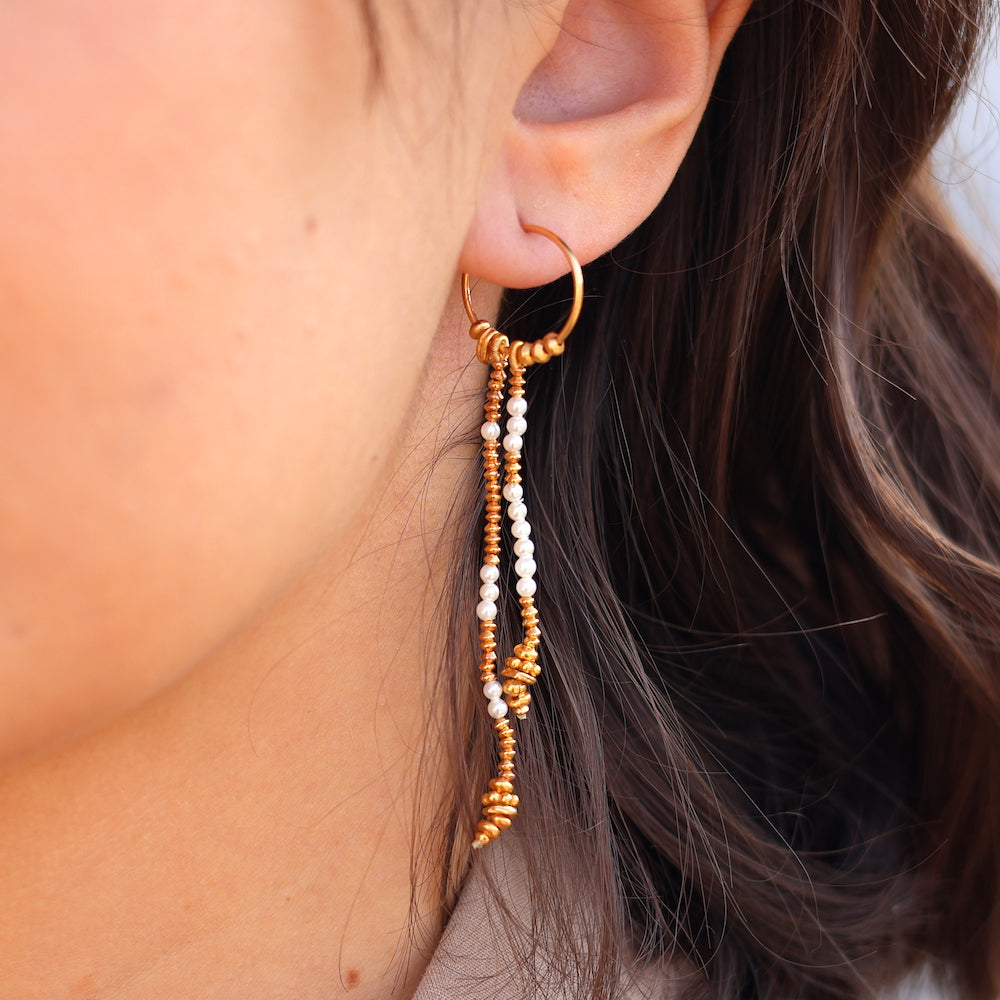 Mini créoles dorées longues chaines et pierres