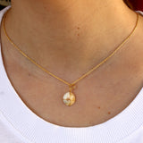 Gold necklace with Saint Lucia's eye shell and gold thread