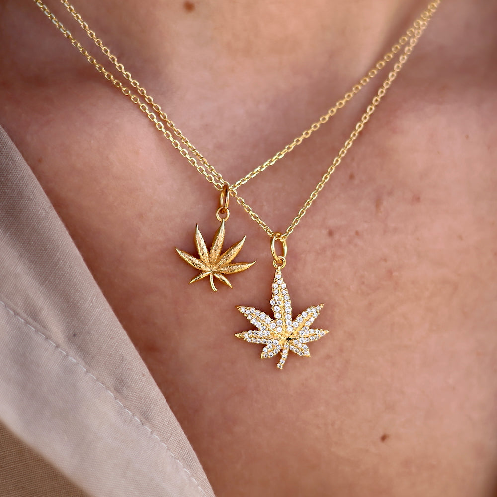Collier doré feuille de chanvre zircons - ZIRCONS BLANCS