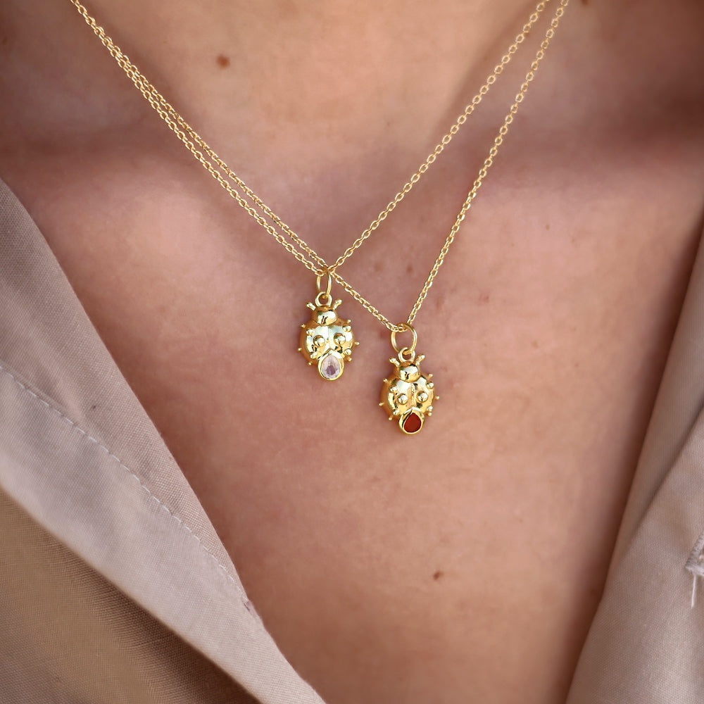 Collier doré pendentif coccinelle et pierre - PIERRE DE LUNE