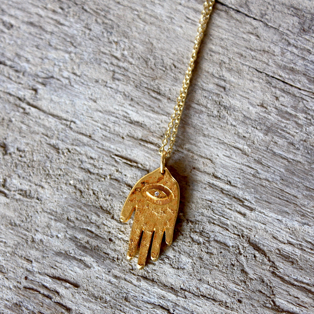 Collier doré main texturée et zircon